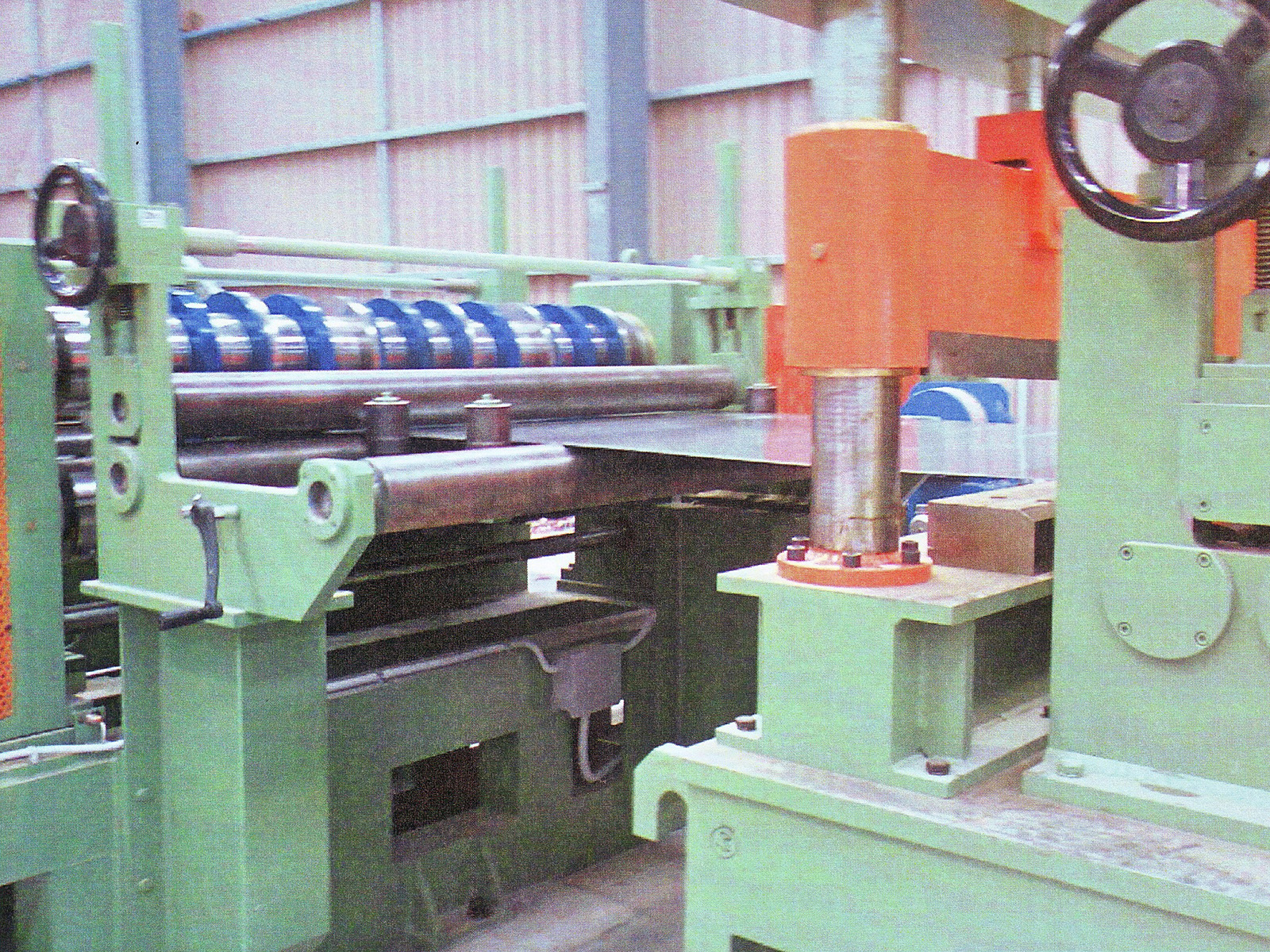 PROFILATRICE PER BARRIERE STRADALE